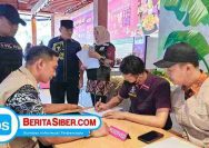 Satpol PP Gresik memberikan teguran keras kepada pengusaha resto yang buka di bulan ramadan tanpa pasang tirai