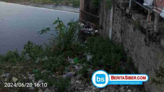 Tumpukan Sampah di kali code