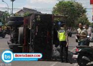 Truk terguling