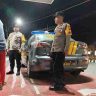 Patroli Polsek Lamongan Kota di SPBU Malam Hari, Sampaikan Pesan Waspada Uang Palsu Patroli Polsek Lamongan Kota di SPBU Malam Hari, Sampaikan Pesan Waspada Uang Palsu