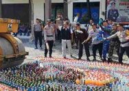 Menjelang Perayaan Nataru, Polres Jombang Musnahkan 3.627 Botol Miras 