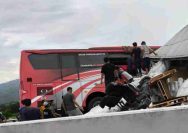 Bus Angkut Pelajar SMP Bogor Terlibat Kecelakaan dengan Truk di Tol Pandaan-Malang: Empat Orang Tewas 