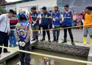 Mayat Pria dan Motor Ditemukan Mengapung di Saluran Irigasi Gegerkan Warga Tarik Sidoarjo 