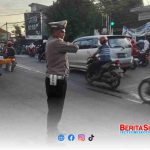 Wujudkan Tertib Berlalulintas, Polsek Lamongan Kota Atur Lalu Lintas Pagi di Simpang Empat Pasar Sidoharjo