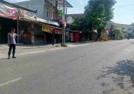 Cegah Laka Lantas dan Bantu Penyeberangan, Polsek Solokuro Rutin Gelar Pengaturan Lalu Lintas Pagi di Jalan Raya