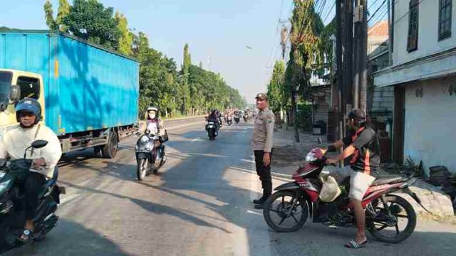 Polsek Deket Laksanakan Giat Commander Wish Pagi, Bantu Masyarakat Beraktivitas Lancar