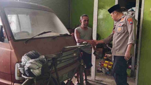 Polsek Kembangbahu Lamongan Gelar Patroli Dialogis, Sampaikan Imbauan Kamtibmas hingga Pencegahan Bahaya di Lingkungan Warga