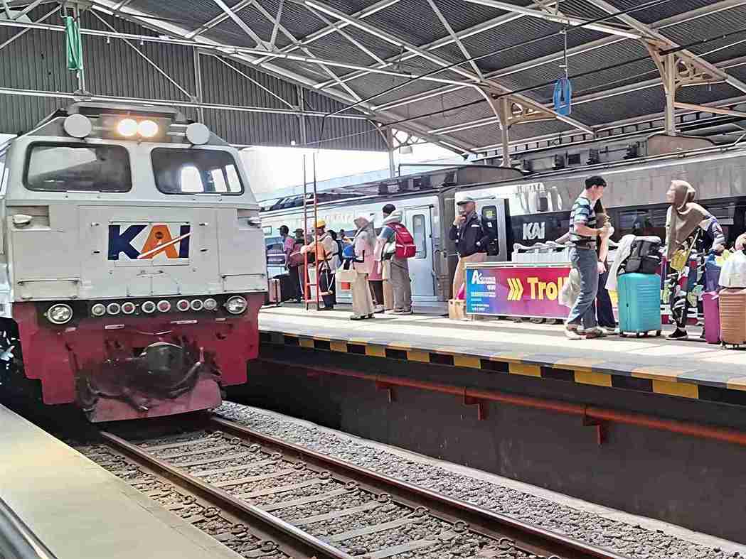 KAI Daop 3 Cirebon Catat 273 Ribu Penumpang Selama Masa Angkutan Lebaran  2026 - BeritaSiber.com