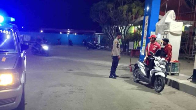 Polsek Pucuk Patroli dan Monitoring di SPBU Karangtinggil, Antisipasi Panic Buying dan Jaga Kamtibmas