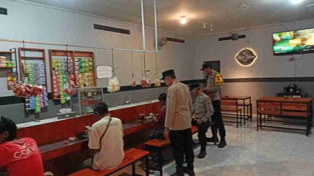 Polsek Deket Lamongan Patroli Malam Antisipasi Bubaran Konser Gajah Mada Anniversary Curvaboyos