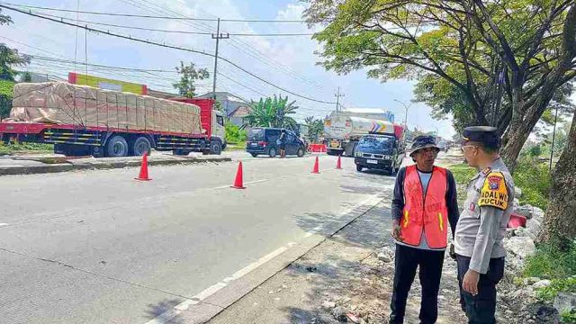 Kapolsek Pucuk Koordinasi Perbaikan Jembatan Kesambi, Antisipasi Kemacetan dan Gangguan Lalu Lintas