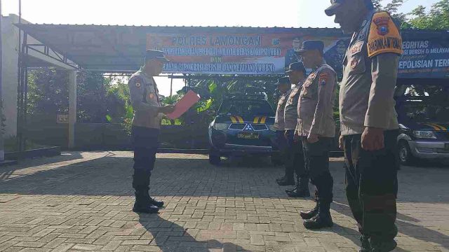 Kapolsek Pucuk Lamongan Pimpin Apel Pagi, Tekankan Disiplin dan Pelayanan Humanis kepada Masyarakat