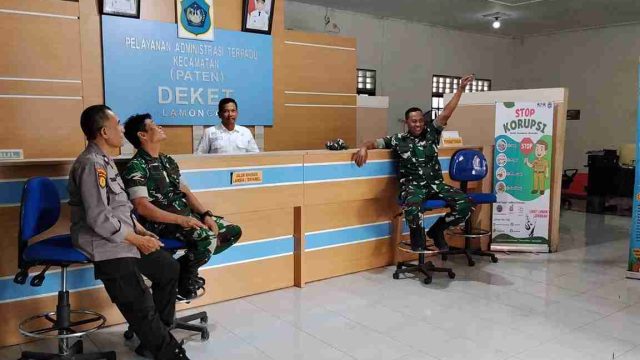 Sinergitas TNI-Polri, Polsek Deket Patroli Sambangi Balai Desa dan Kantor Kecamatan untuk Tingkatkan Pelayanan Publik