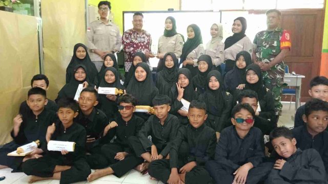 Puluhan Siswa SDN 4 Jetis Lamongan Antusias Ikuti Edukasi Gizi Melalui Nobar Film 3D dari SPPG Sukorejo 1