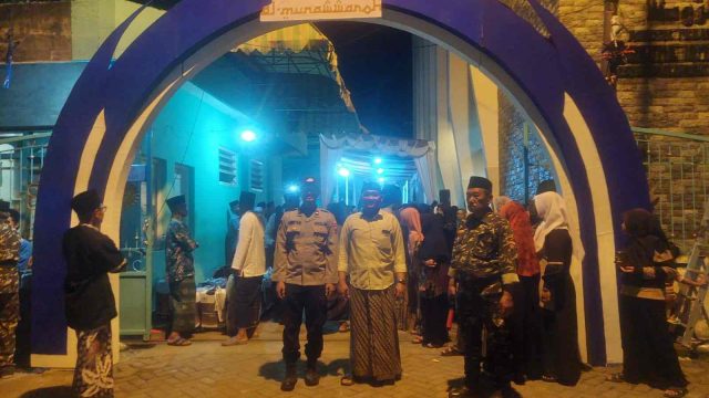 Polsek Solokuro Amankan Pemberangkatan Jemaah Haji Kloter 37, Pastikan Situasi Aman dan Kondusif