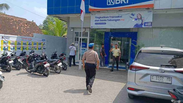 Patroli Dialogis di Bank BRI, Polsek Pucuk Perkuat Pengamanan Objek Vital Perbankan