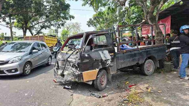 Diduga Oleng Mobil L300 Picu Kecelakaan Beruntun di Tikung Lamongan, Pelajar dan Ibu Rumah Tangga Jadi Korban