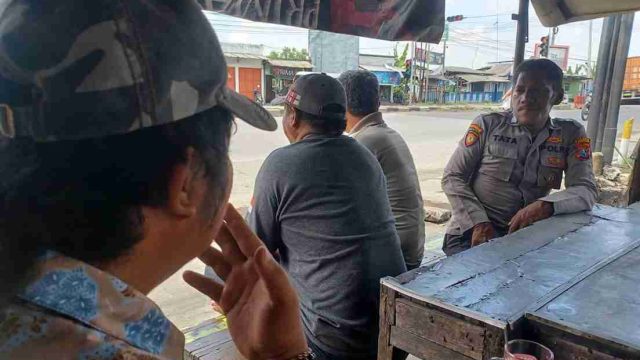 Dekati Komunitas Ojek Pasar Pucuk, Polsek Pucuk Jalin Sinergi Jaga Kamtibmas
