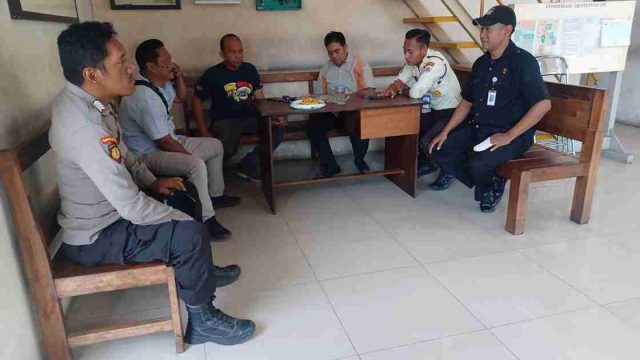 Perkuat Keamanan Objek Vital, Polsek Pucuk Sambangi PT KWI dalam Giat Patroli Preventif