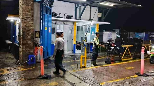 Hujan Gerimis Bukan Halangan, Polsek Deket Intensifkan Patroli Malam di Obyek Vital Pabrik Demi Antisipasi 3C