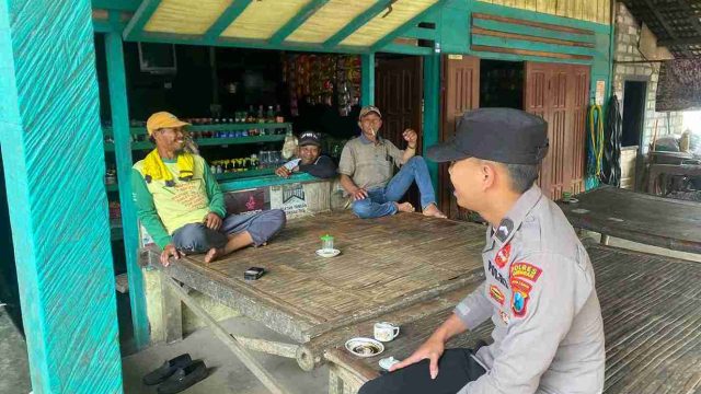 Dekatkan Diri dengan Masyarakat, Polsek Solokuro Gelar Patroli Sambang di Desa Dadapan Demi Jaga Kamtibmas Kondusif
