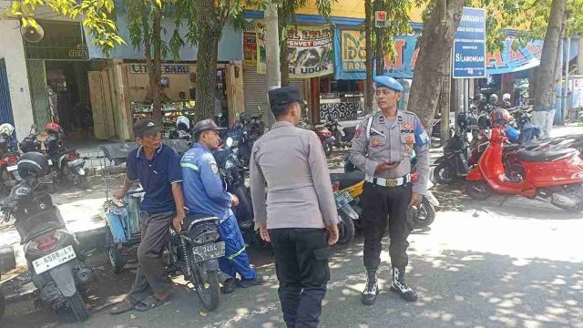Ciptakan Rasa Aman di Hari Libur, Polsek Lamongan Kota Terjunkan Patroli Perintis Presisi di Sejumlah Obyek Vital