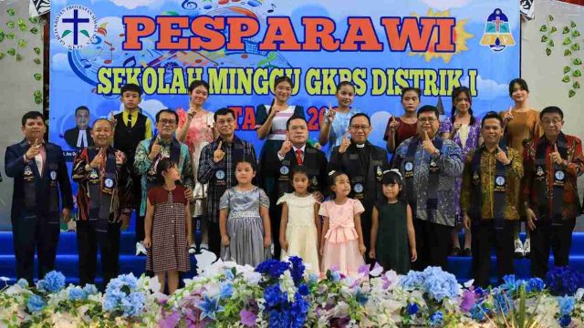 Wali Kota Wesly Silalahi Buka Festival Pesparawi GKPS Distrik I dengan Penabuhan Gonrang Simalungun