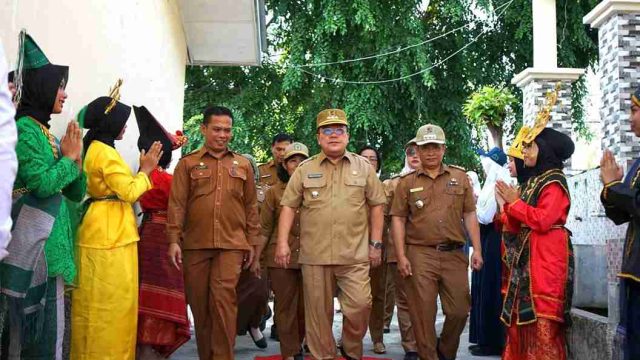 Wali Kota Wesly Silalahi Pimpin Upacara di SMPN 4 Pematangsiantar, Tegaskan Pendidikan Karakter dan Integritas Siswa