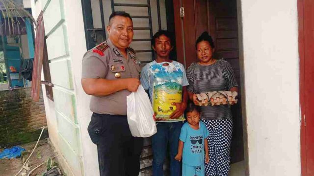 Polri Peduli, Kapolsek Siantar Marihat Salurkan Bantuan kepada Warga Miliki Anak Stunting