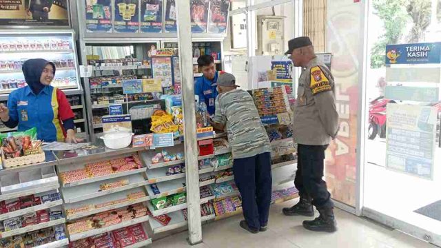 Antisipasi Gangguan Kamtibmas, Polisi Gelar Patroli Malam dan Dialog dengan Warga Mayong