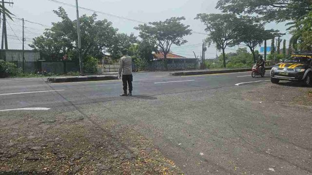 Polsek Deket Intensifkan Patroli Sore dan Pengaturan Lalu Lintas di Simpang Tiga Dusun Pondok, Antisipasi Kemacetan Jam Pulang Karyawan Pabrik
