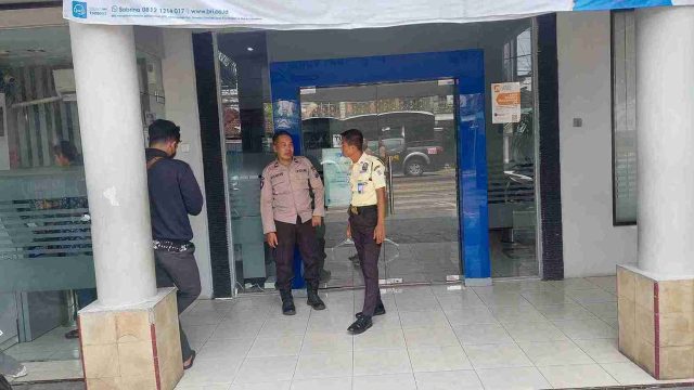 Jelang Libur Panjang, Polsek Deket Patroli Siang ke BRI Unit Deket dan Ingatkan Satpam Tingkatkan Kewaspadaan