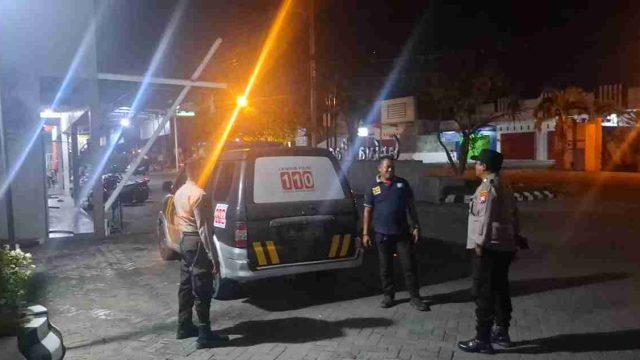 Cegah Gangguan Kamtibmas, Polsek Lamongan Kota Intensifkan Patroli Blue Light di Malam Hari