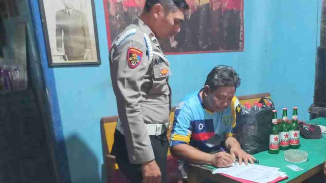 Polsek Lamongan Kota Amankan Miras Ilegal dalam Operasi KRYD, Sita Bir dan Arak dari Warung di Sidoharjo