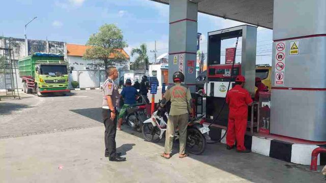 Antisipasi Kemacetan dan Gangguan Kamtibmas, Polsek Deket Patroli SPBU di Wilayah Kecamatan Deket