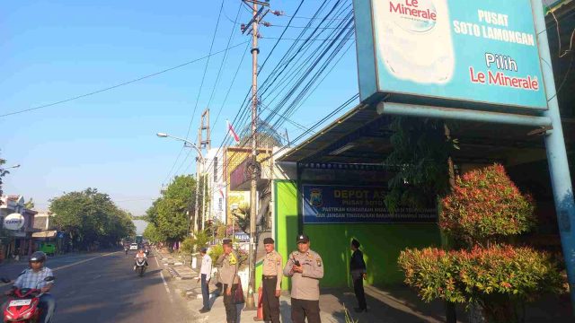Kapolsek Lamongan Kota Pimpin Pengamanan Kedatangan Jamaah Haji