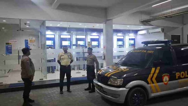 Polsek Lamongan Kota Perkuat Harkamtibmas Melalui Patroli Kota Presisi Blue Light