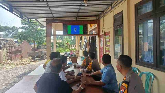 Pererat Sinergitas dan Kamtibmas, Kapolsek Solokuro Gelar Nobar Piala Dunia 2026 Bersama Masyarakat di Mako Polsek