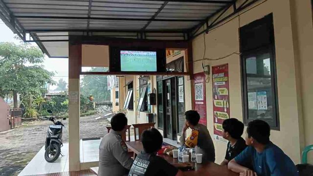 Polsek Solokuro Gelar Nobar Piala Dunia 2026 Bersama Warga, Perkuat Sinergi Kamtibmas dan Kebersamaan Masyarakat