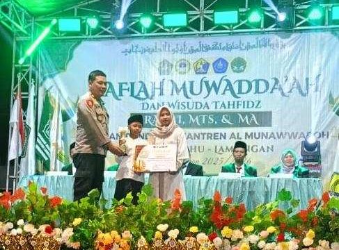 Kapolsek Kembangbahu Hadiri Pelepasan Siswa YPP Al-Munawaroh, Dukung Generasi Muda Berprestasi dan Berakhlak Mulia