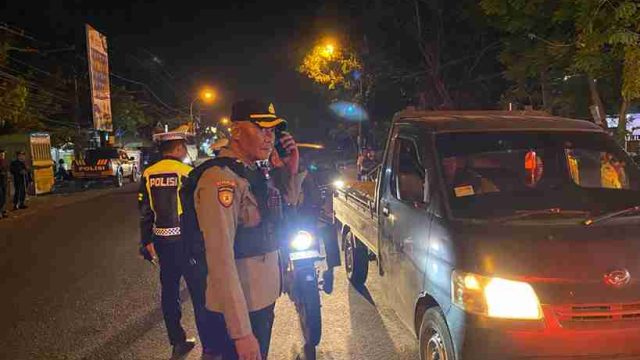 Kapolsek Lamongan Kota Pimpin Razia Kendaraan di Simpang Empat Sidoharjo