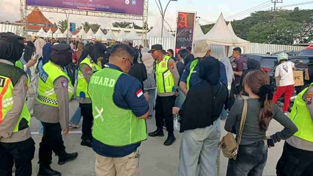 Antisipasi Gangguan Kamtibmas, Polsek Deket Perketat Pengamanan dan Pemeriksaan Penonton di Pintu Masuk