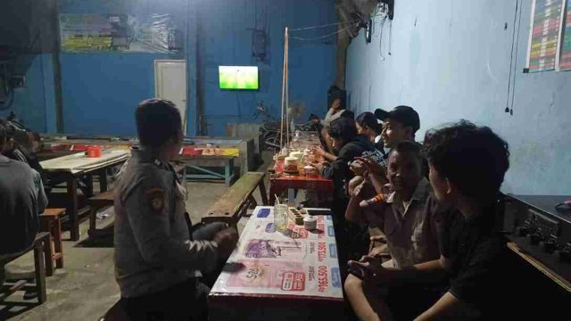 Nobar Piala Dunia 2026, Polsek Pucuk Pererat Kedekatan dengan Masyarakat Melalui Edukasi Kamtibmas