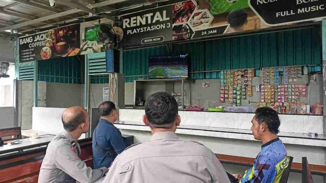 Polsek Deket Gelar Nobar Bersama Warga, Perkuat Silaturahmi dan Serap Informasi Kamtibmas