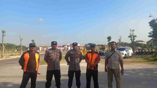 Sukseskan Kemeriahan “Lamongan Tempo Dulu”, Polsek Lamongan Kota Pastikan Keamanan di Lapangan Gajah Mada