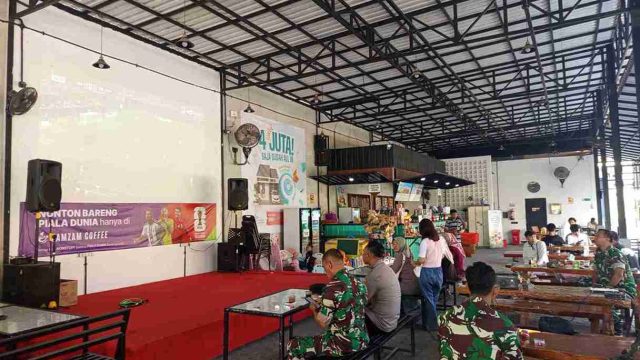Jaga Kondusivitas, Polsek Lamongan Kota Bersama Koramil Gelar Pengamanan Nobar Piala Dunia 2026