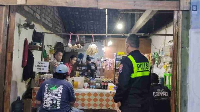 Polsek Deket Gelar Patroli Malam: Tegas Larang Miras dan Ingatkan Bahaya Judi Online 