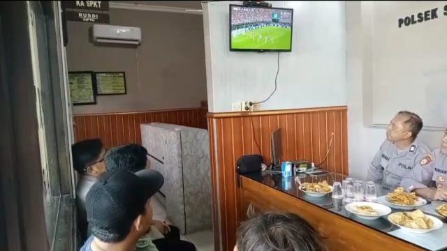 Nobar Piala Dunia 2026 di Polsek Sarirejo, Pererat Kebersamaan Polisi dan Masyarakat
