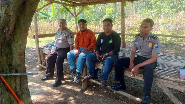Perkuat Sinergi dengan Warga, Polsek Solokuro Gelar Patroli Dialogis di Desa Dadapan