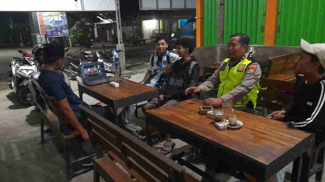Cegah Curanmor, Polsek Kembangbahu Gelar Patroli Dialogis Malam Hari